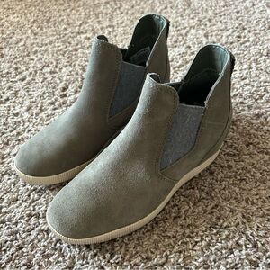 Sorel Out n About Slip On Wedge Boots Size 6